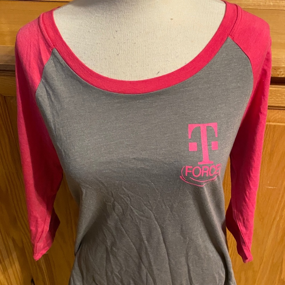 NWOT Elevate Women's Small T-Mobile T-Force Social Swag T-Shirt Gray / Pink Crew